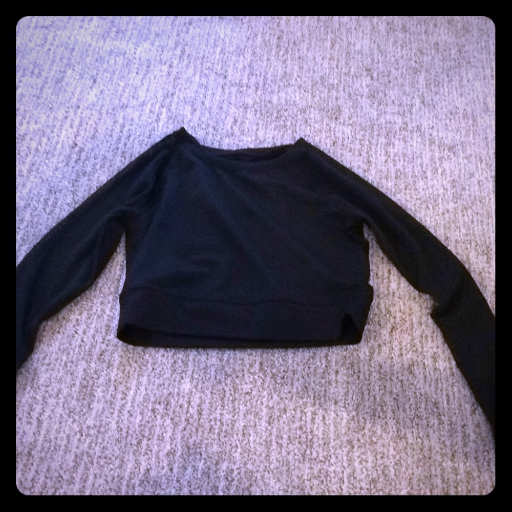 Cropped athletic shirt